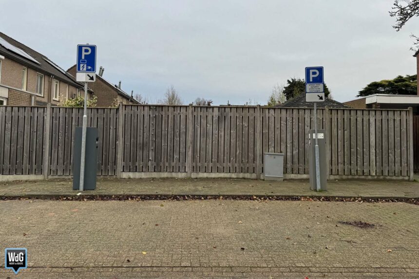 Twee laadpalen met elk één gereserveerde laadplek