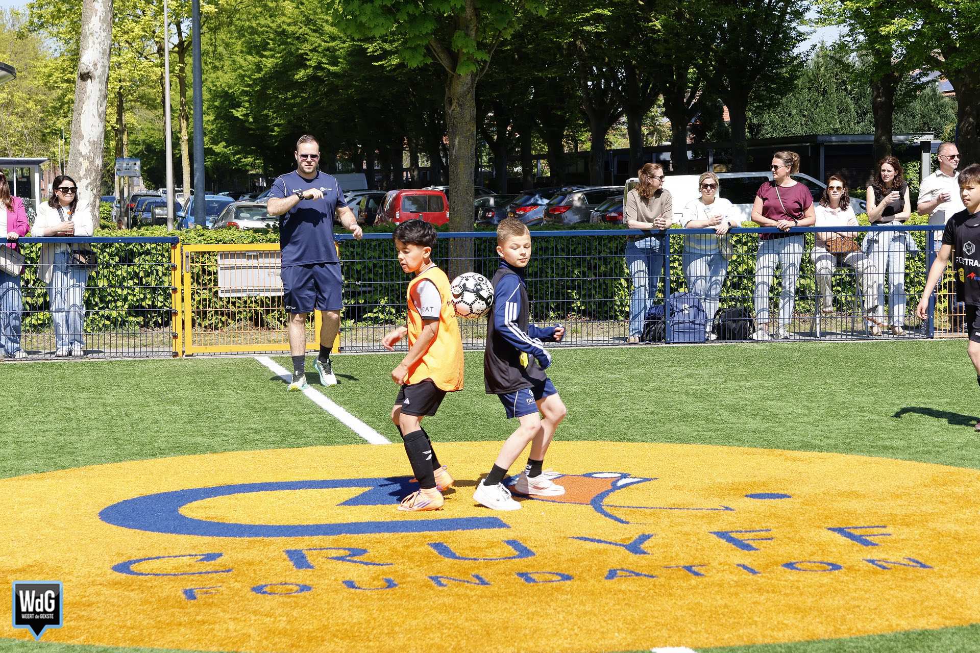 Jongeren strijden op Cruyff Court Weert tijdens FC Straat