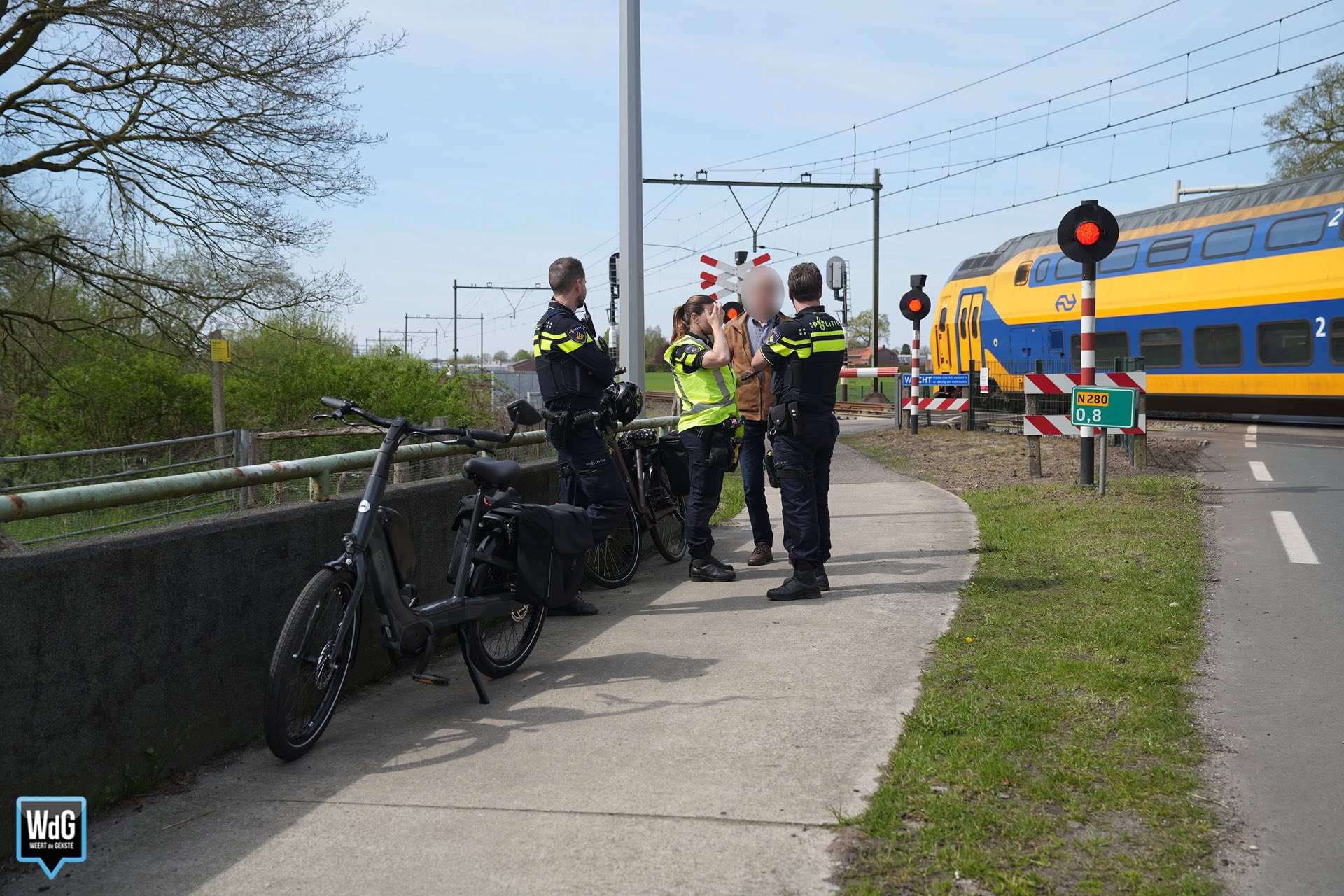 Fietsster ten val nabij spoorwegovergang Roermondseweg