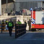 Brandweer doet onderzoek naar gaslucht bij overslagstation