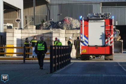 Brandweer doet onderzoek naar gaslucht bij overslagstation