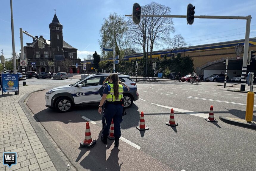 Parallelweg bij NS-station tijdelijk afgesloten vanwege hulpverlening