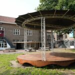 Archieffoto WdG - Kiosk voor het pand van Theater de Huiskamer