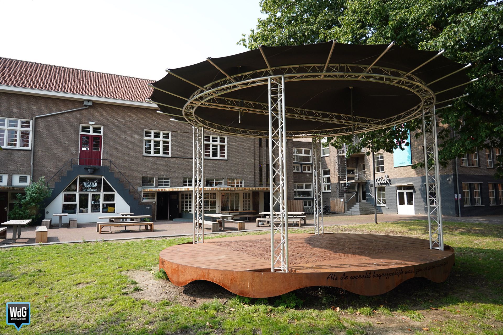 Archieffoto WdG - Kiosk voor het pand van Theater de Huiskamer