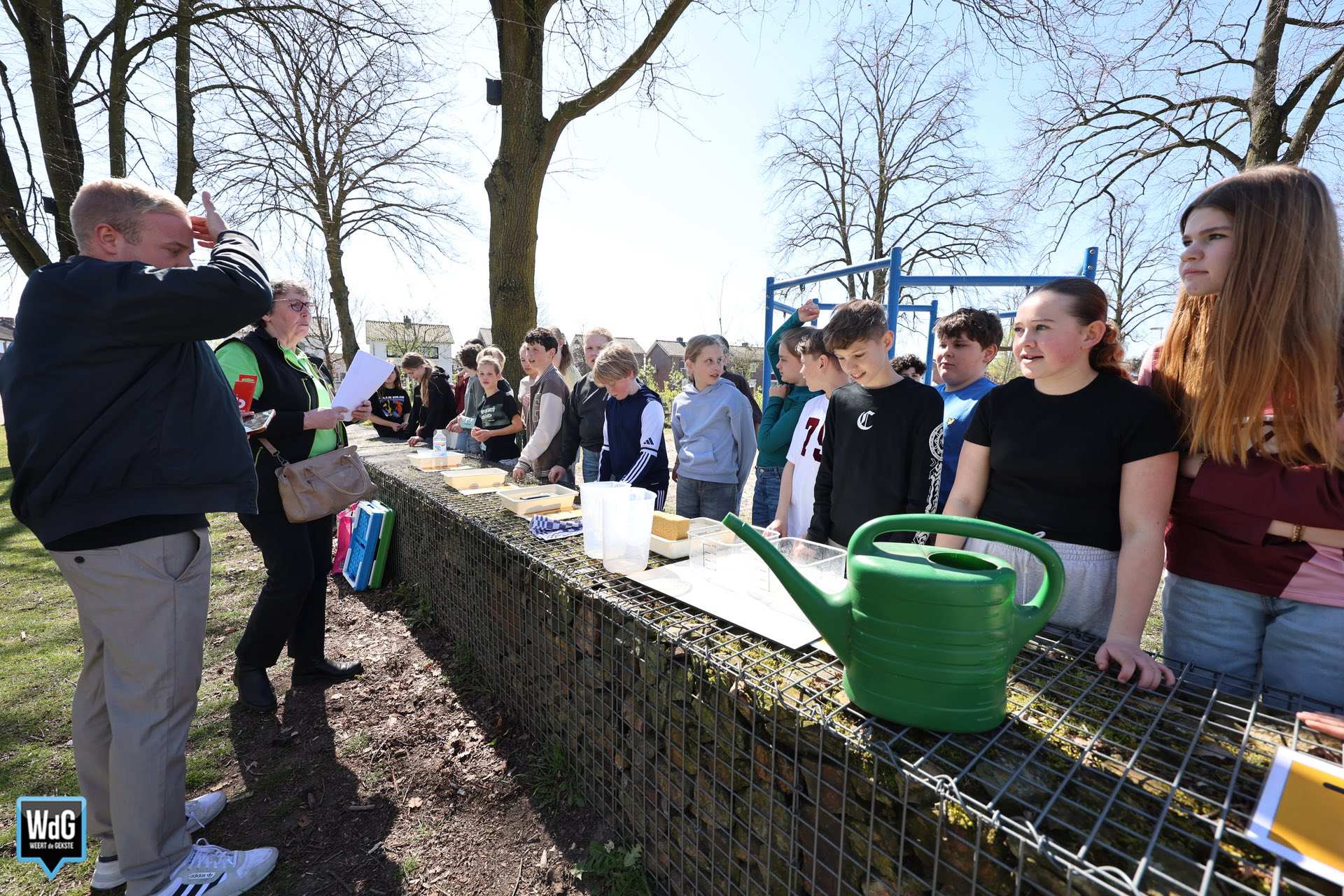 Leerlingen De Firtel leren buiten tijdens Nationale Buitenlesdag