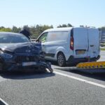 Auto en bestelauto botsen op snelweg A2 bij Budel