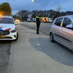 Auto botst met fietser op Amentstraat in Stramproy