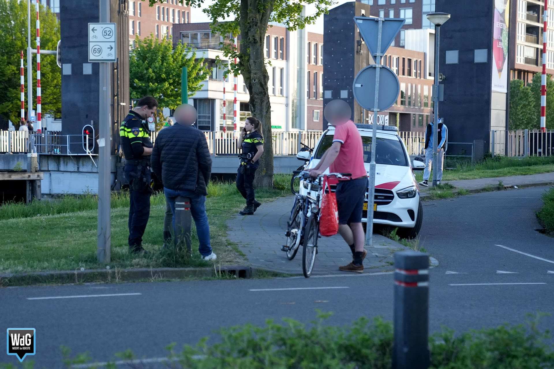Auto rijdt door na aanrijding met voetganger