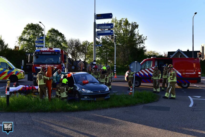 Vrouw en twee kinderen gewond na botsing op Randweg Zuid in Nederweert