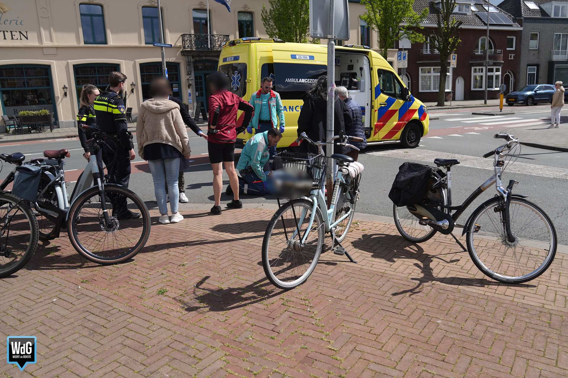 Fietsster gewond na botsing met auto op Wilhelminasingel