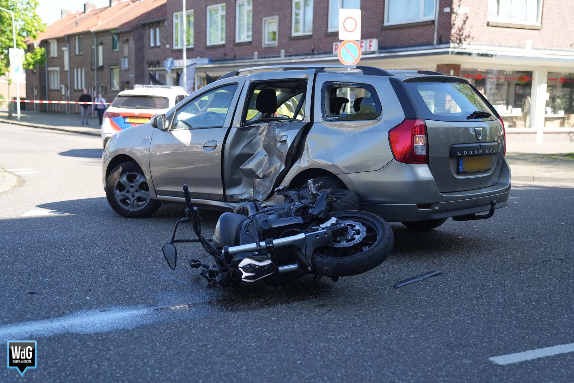 Motorrijder zwaargewond na botsing met auto op Dries