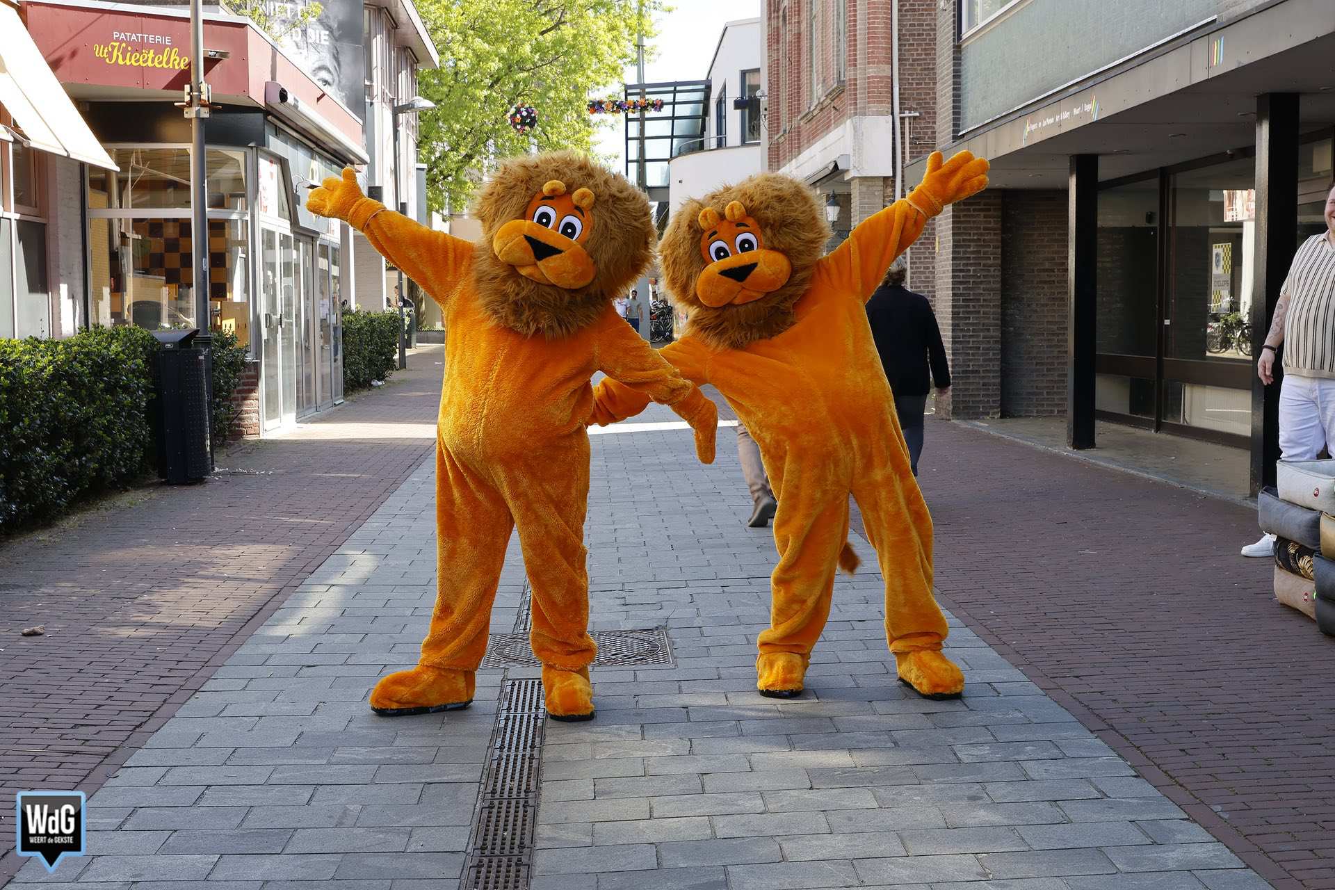 Weert warmt alvast op voor Koningsdag met zonnige vrijmarkt