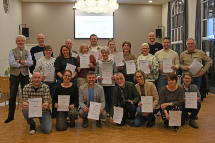 Veldeke Wieërt levert nieuwe dialectklas af met nieuw bestuur