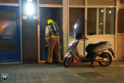 Brandweer doet onderzoek naar vreemde lucht op Serviliusstraat