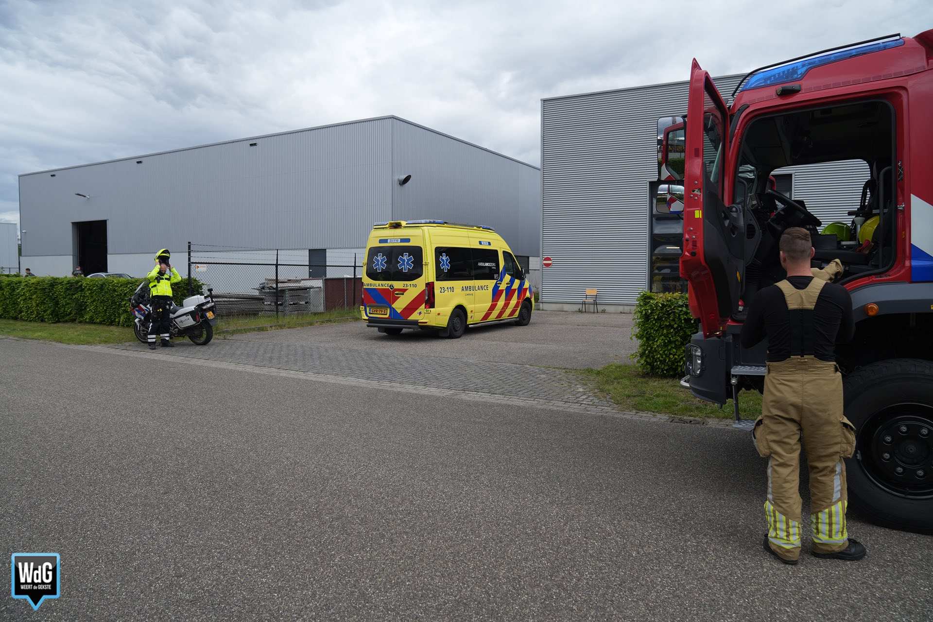 Hulpdiensten rukken uit vanwege ontplofte accu bij bedrijf in Nederweert