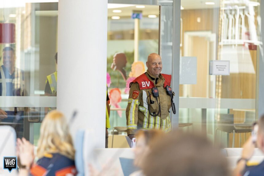 Bijzonder afscheid voor brandweerman René van Tulden in stadhuis Weert