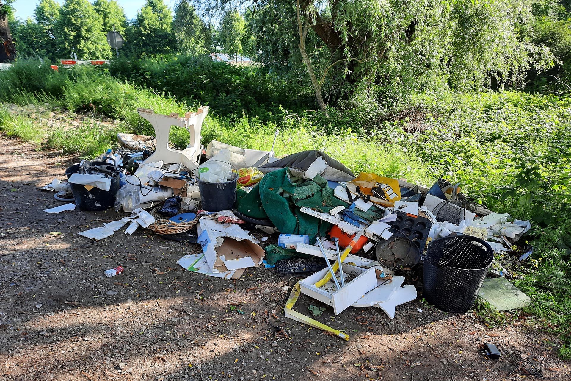 Afvaldumping in Park de Weier