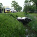 Auto belandt in sloot naast Eindhovenseweg