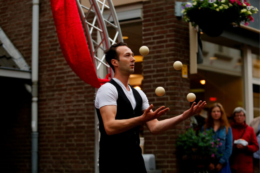 Openlucht circus in de binnenstad van Weert