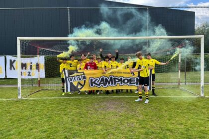 Kampioensfeest voor DESM JO17-1 na sterk seizoen