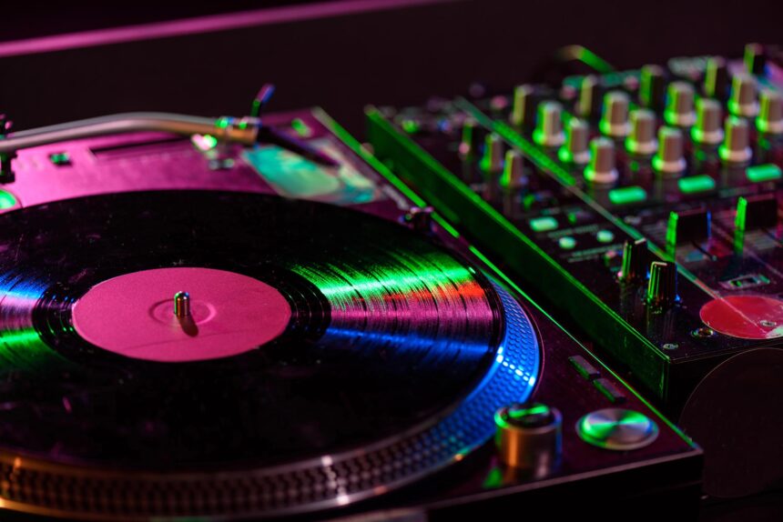 DJ Draaitafel. Foto via DepositPhotos