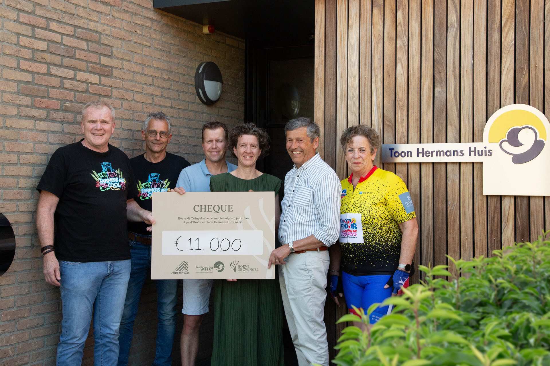 v.l.n.r. Harold Korsten, Henri de Vries (BIG Challenge), Chris en Janneke Salimans, Giovanni de Monte (Toon Hermans Huis) en Wilhelmien Ogier van de Toon Toppers.