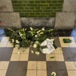 Herdenkingskrans vernield bij monument in NS-station Weert