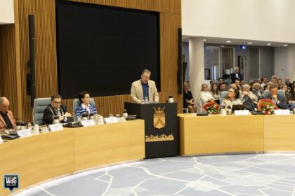 Archieffoto WdG - Peter Mols bij sprekersgestoelte