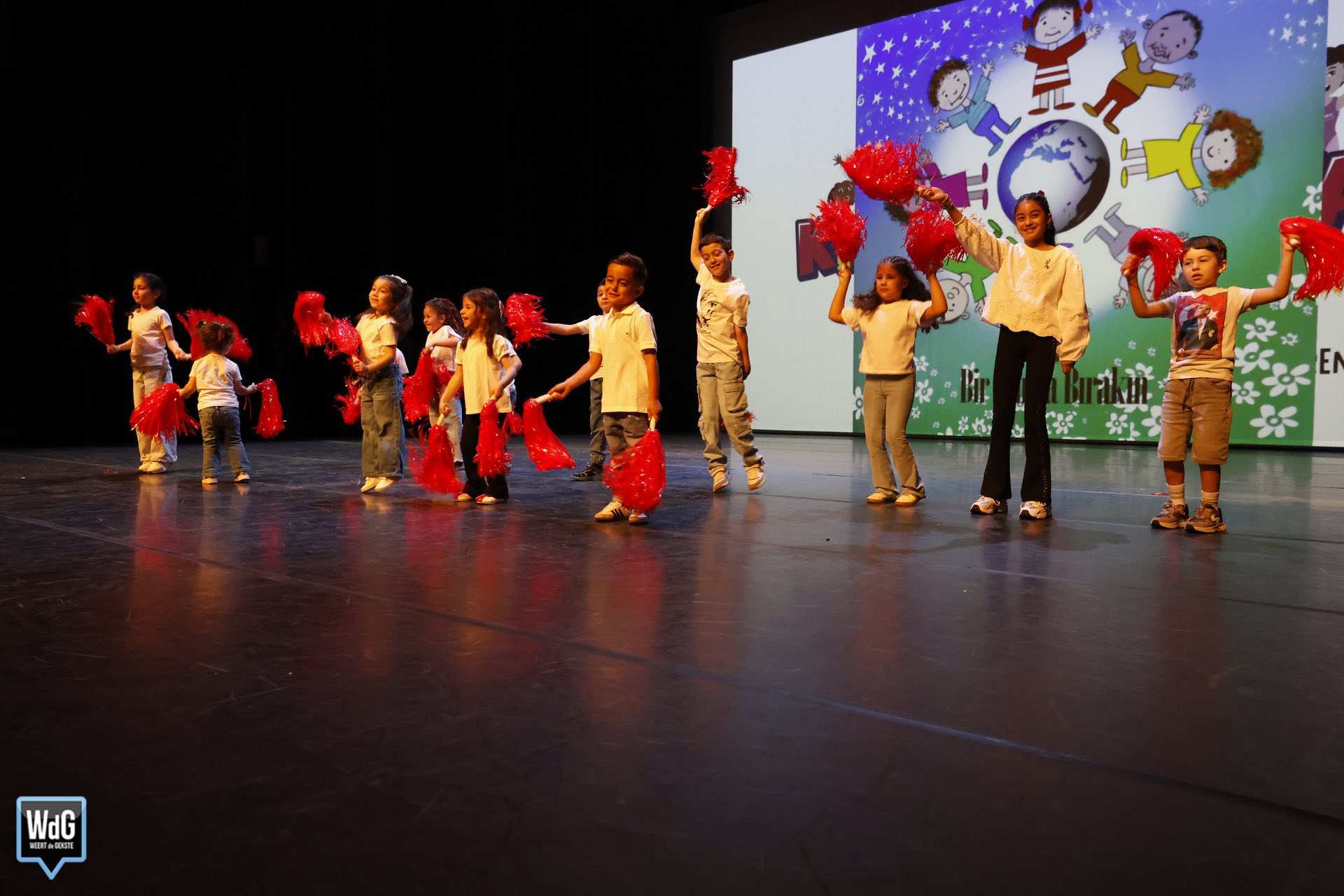 Kinderfestival Weert viert 40-jarig jubileum met volle zaal in Munttheater