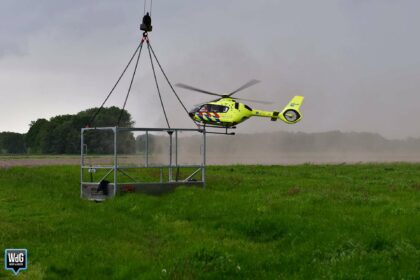 Persoon zwaargewond na val door dak in Nederweert