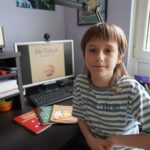 De 11-jarige Maxim is bezig met zijn vierde kinderboek