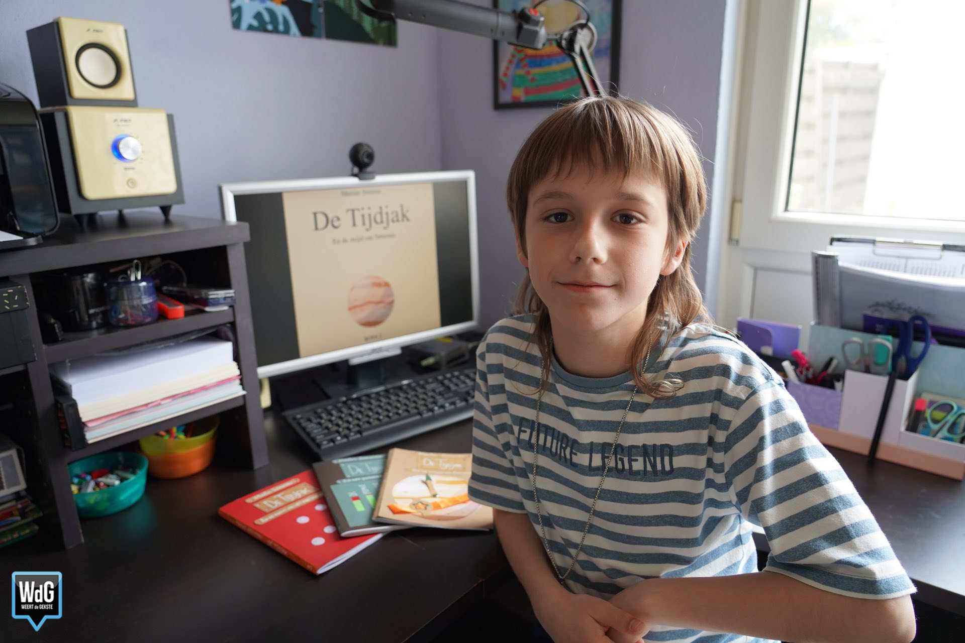 De 11-jarige Maxim is bezig met zijn vierde kinderboek