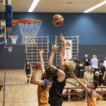 Spannend moment tijdens de basketbal wedstrijd NXT STARS
