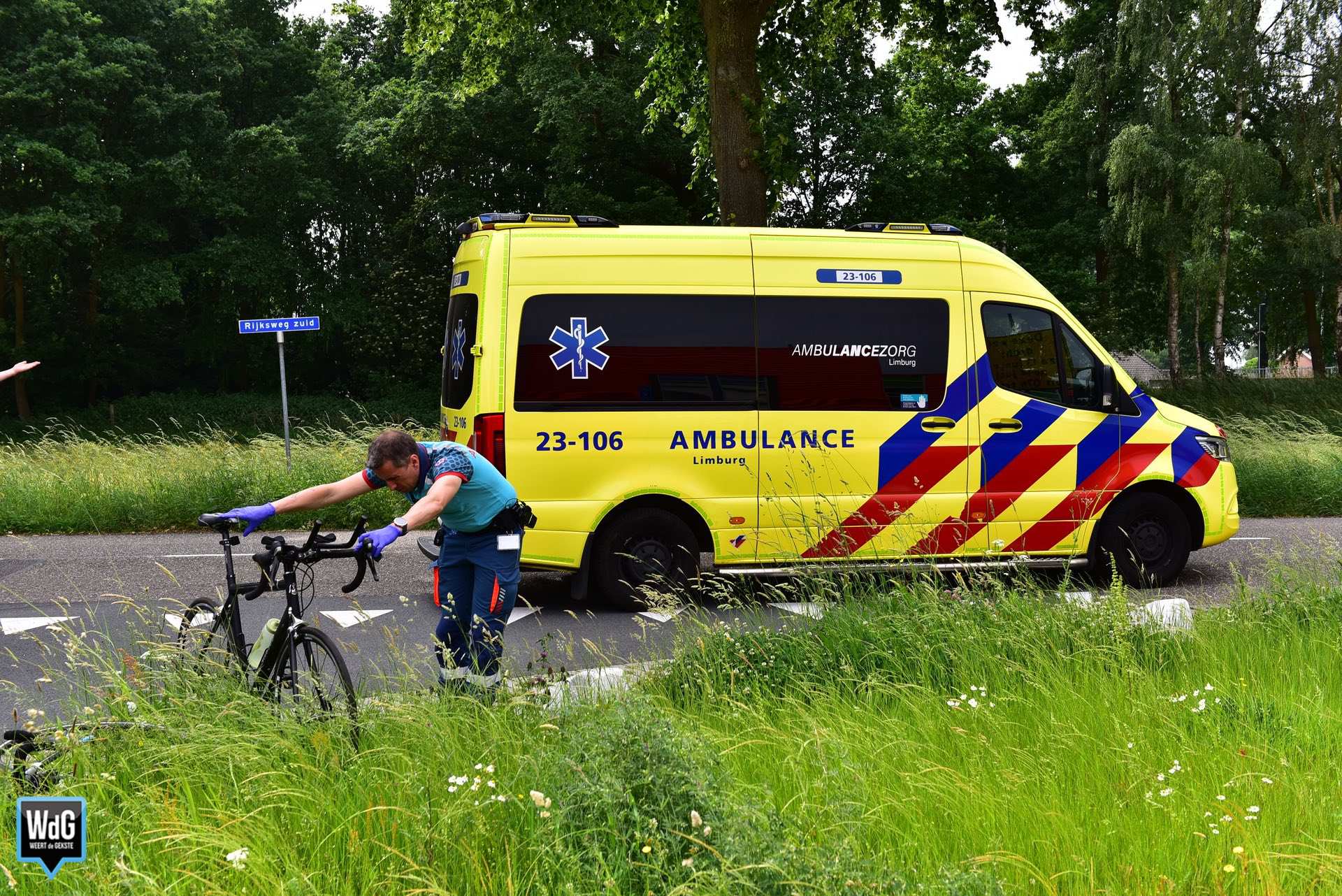 Wielrenner gewond bij verkeersongeval op Rijksweg Zuid in Nederweert