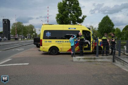 Pick-up truck botst met voetganger op Bassin