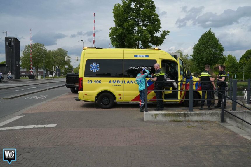 Pick-up truck botst met voetganger op Bassin