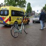 Auto en fietser botsen op Wilhelminasingel