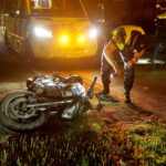 Auto en motor botsen op Overweertstraat