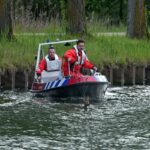 Brandweer haalt ree uit Zuid-Willemsvaart in Weert