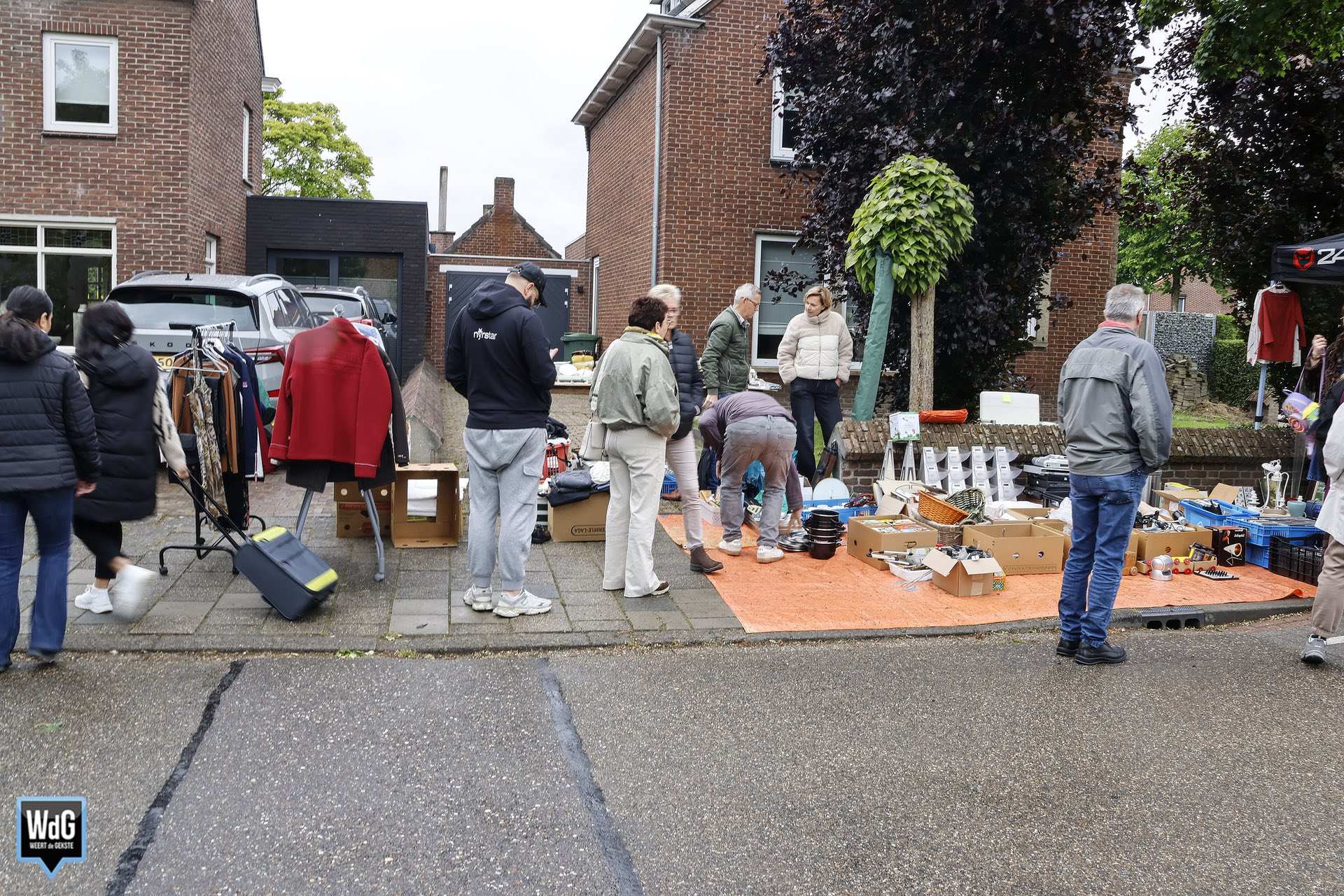 Veel gezelligheid tijdens RommelRoute in wijk Leuken