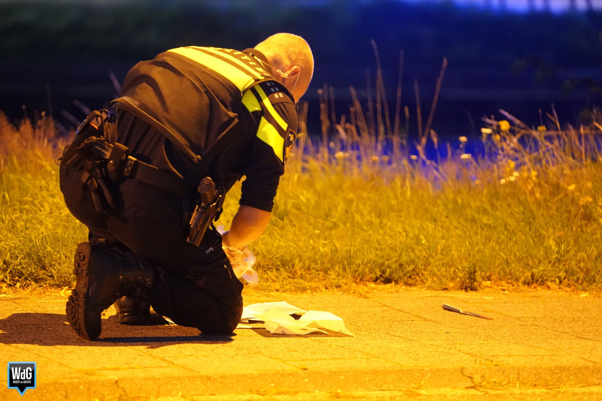 Archieffoto WdG - Mes op de stoep na steekincident in Weert