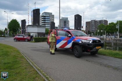 Rookontwikkeling in auto bij Stadsbrug Weert