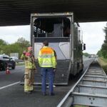 Rookontwikkeling bij vrachtwagen met paarden op A2 bij Budel