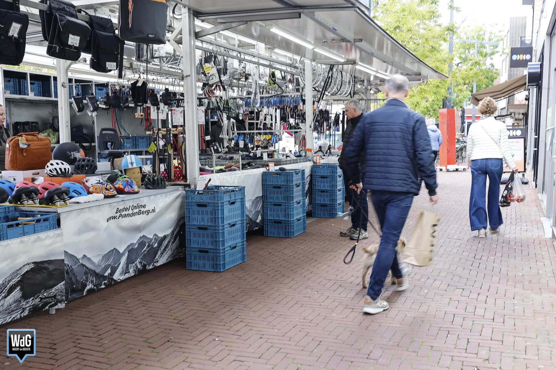 Gezellige drukte en nieuwe fietsenkraam op weekmarkt