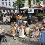 Zonnige weekmarkt in beeld