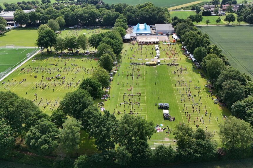 Luchtfoto van Ledûb Volleybal Festival. Ingestuurde foto