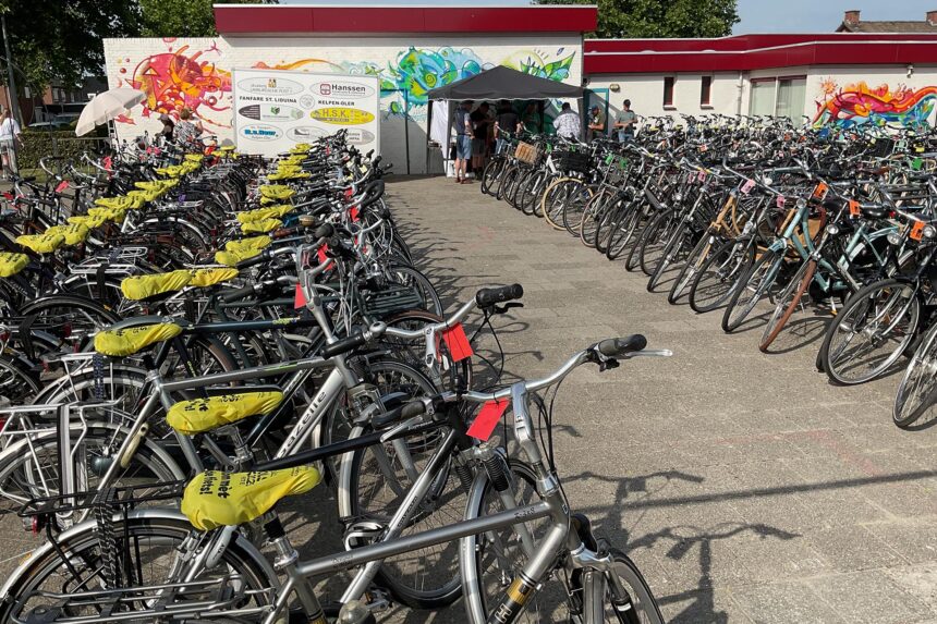 Grote fietsenmarkt in Kelpen-Oler. Ingestuurde foto.