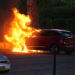 Autobrand op parkeerplaats bij NS-station in Weert