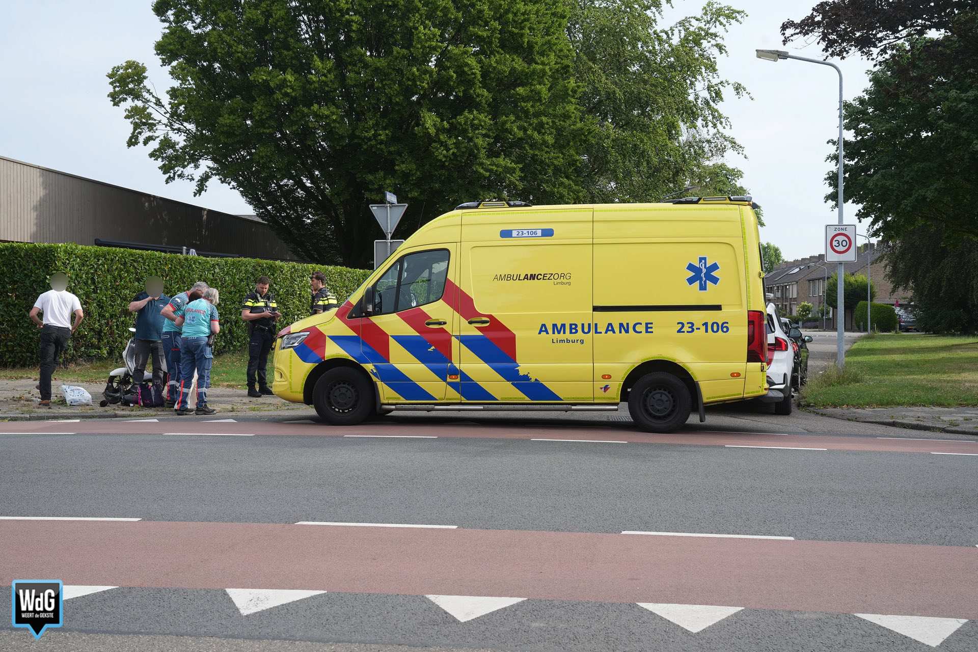 Bestuurster scooter lichtgewond na aanrijding op Maaslandlaan