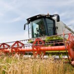Combine in veld